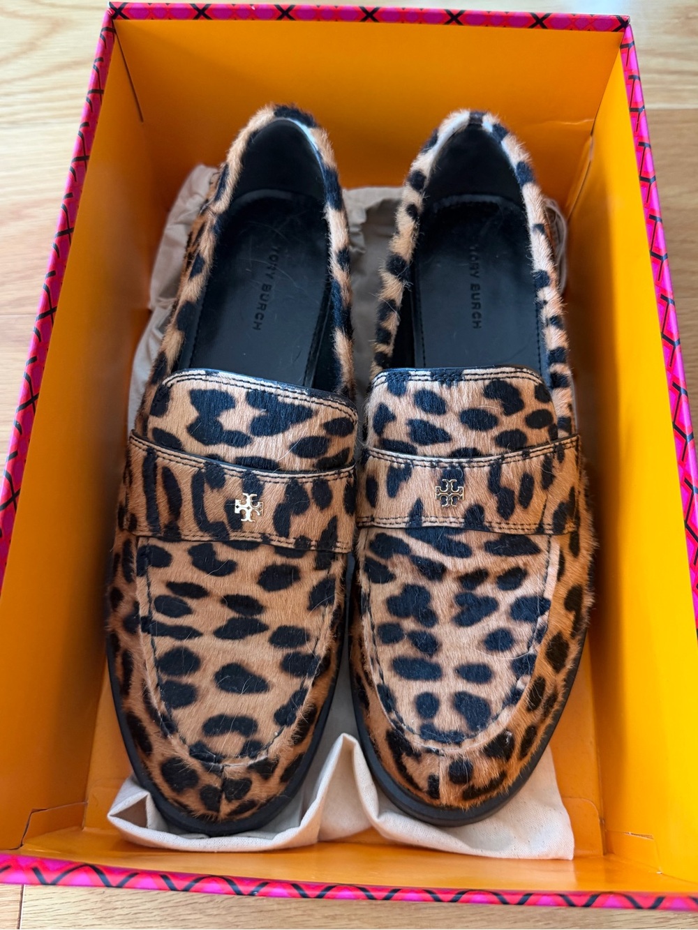 Tory Burch NWT Classic Lug Loafers Leopard Calf Hair Shoes 9